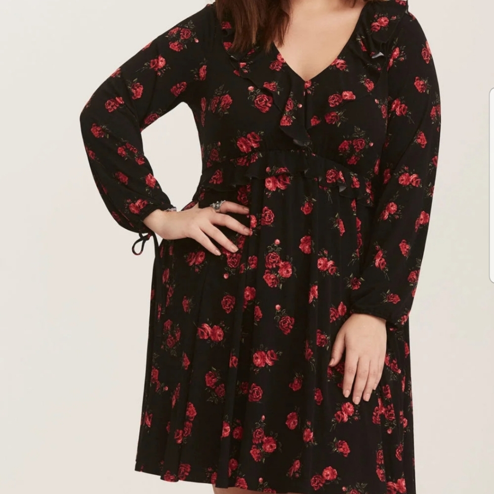 Torrid Black/Red Dress Size 1